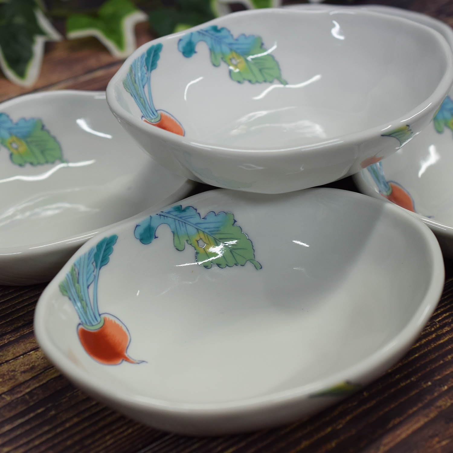 

Waza no Stylish Kutani Ware Oval Small Bowls of with Red Turnip Japanese Japanese and Side Made in A perfect gift for or Kura (Set 5) Designs. белый