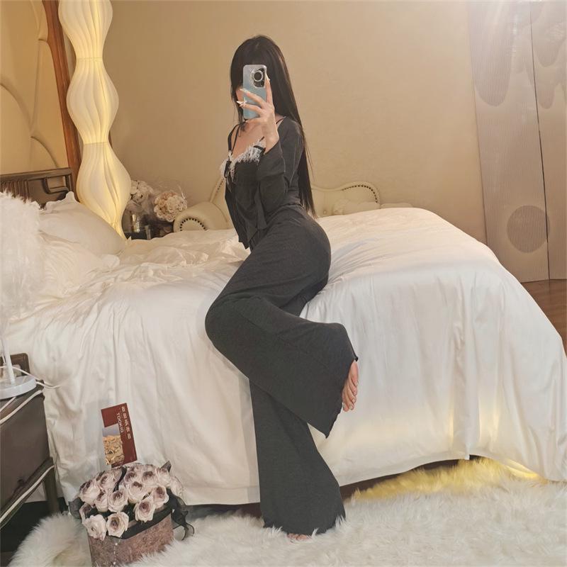 Damen Französischer Modal 3-teiliger Pyjama-Set: Langärmeliges Oberteil mit Brustpolster, Spaghetti-Trägern, langer Hose und Robe.