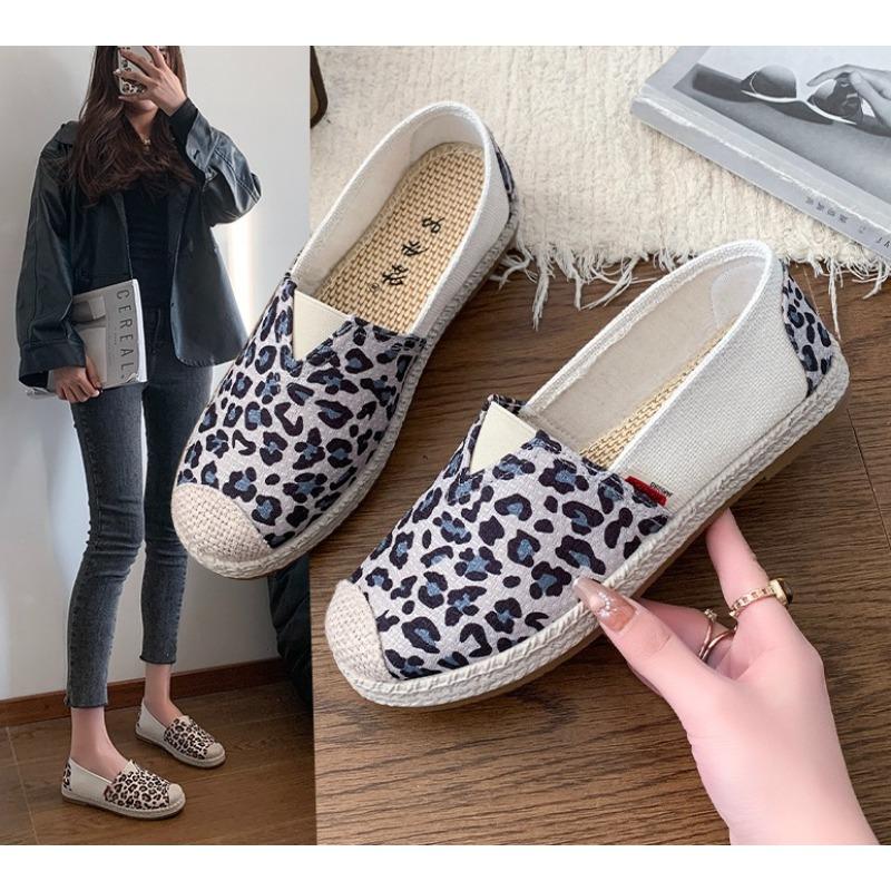 2026 Spring Women's Handmade Lace Flats Cloth Shoes Breathable and Comfortable One-pedal Casual Shoes Soft and Non-slip Soles