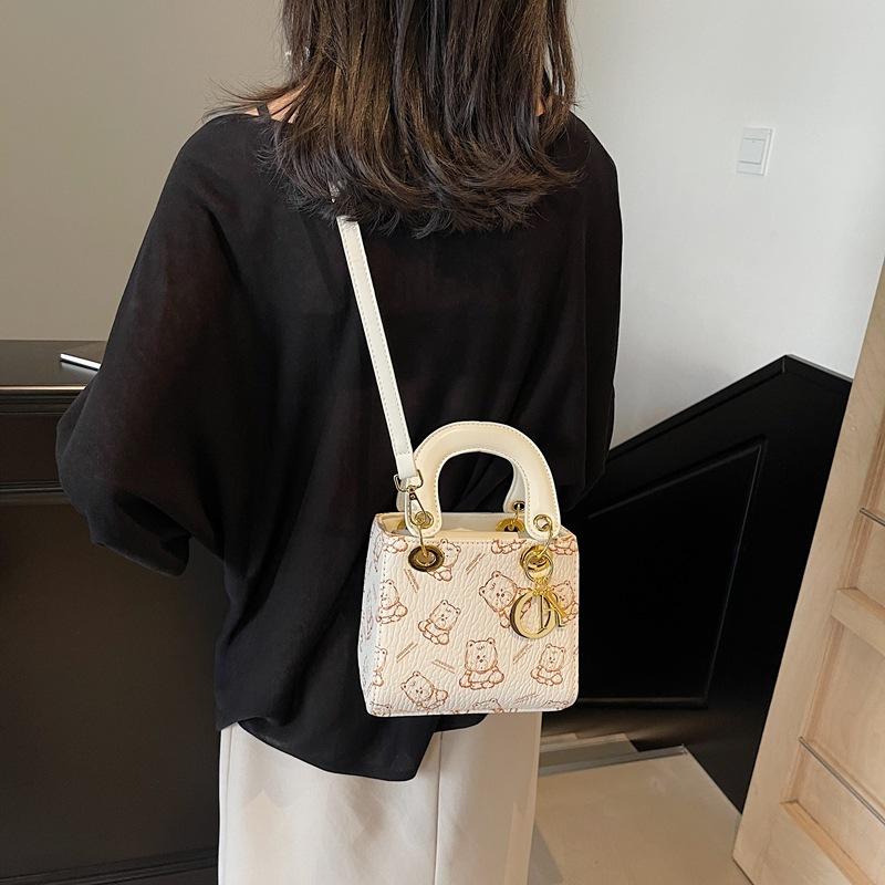 Handbag Women's Fashion 2025 New Temperament Versatile Simple Shoulder Bag Trend Messenger Bag