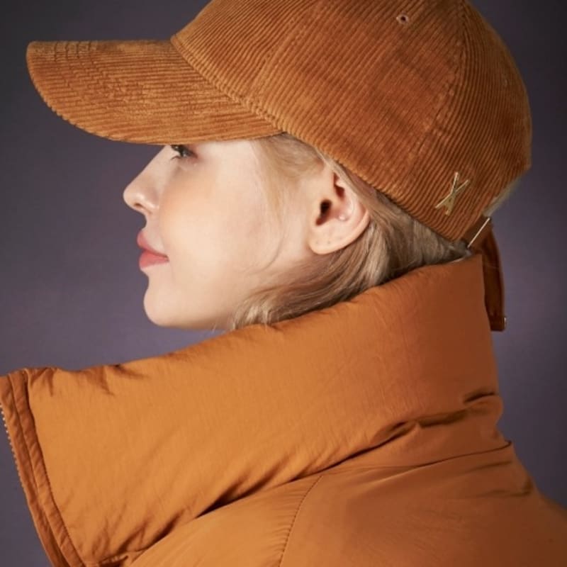 

VARZAR Кепка-м яч з вельвету оверсайз з золотою крапкою, коричнева FREE