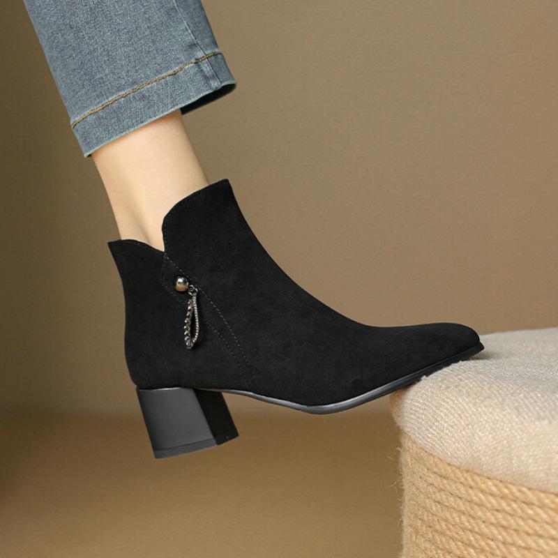 Autumn and winter suede Martin boots women's medium heel large size side zipper comfortable square heel leather boots Korean version of the new me