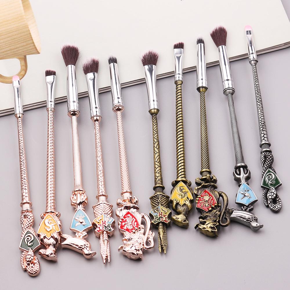 Harry Potter School Crest Eyeshadow Brush Set: 5 Midi Fox Metal-Handled Beauty Tools