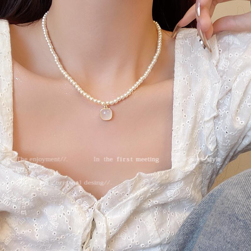 Light Luxury Niche High-end Pearl Necklace Women's Fashion Versatile Temperament Titanium Steel Clavicle Chain Internet Celebrity Necklace