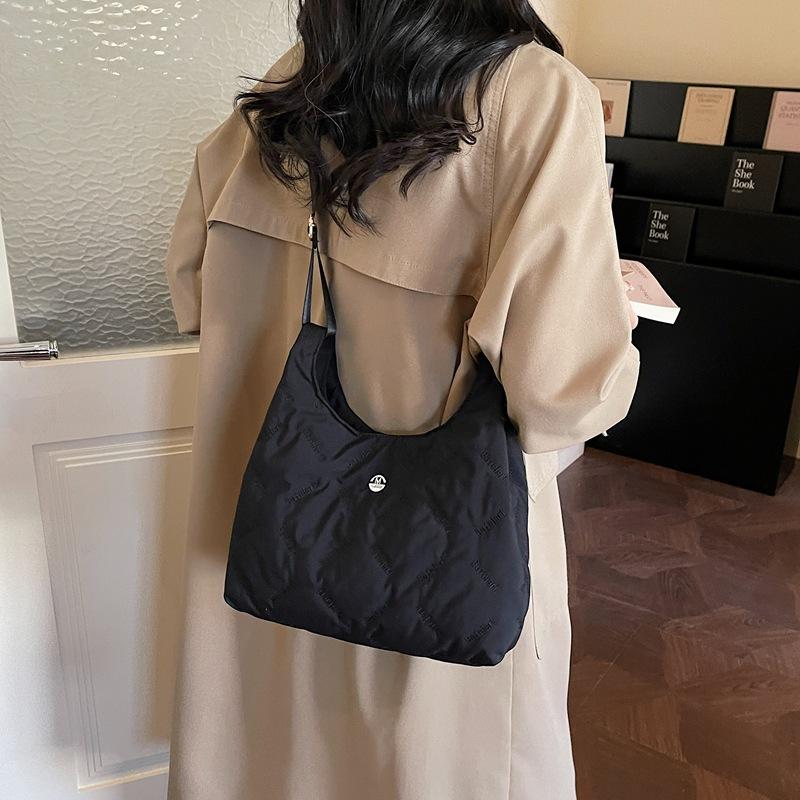 Rhombus embroidery thread bag women's large-capacity commuting simple tote bag casual versatile literary messenger bag