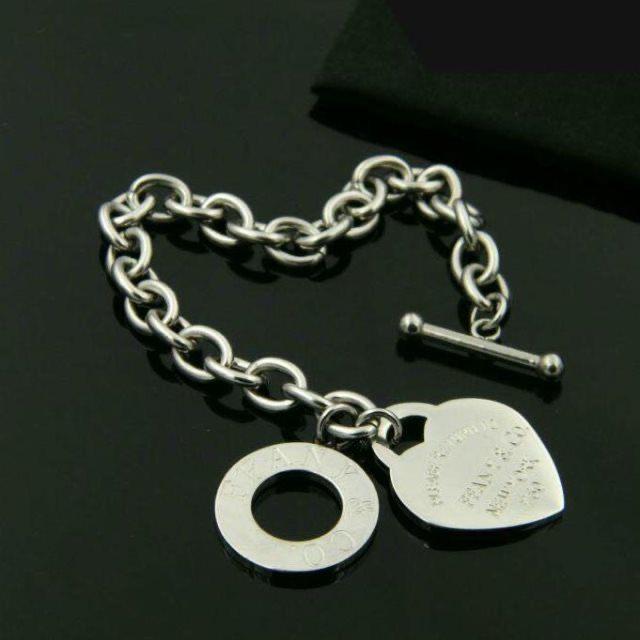 

INS Style Titanium Steel Heart Bracelet: OT Buckle, Luxury Design for Ladies