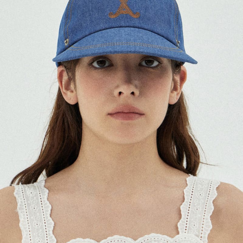 

VARZAR VA Curved Denim Stitch Detail 5-Panel Ball Cap Light Indigo FREE