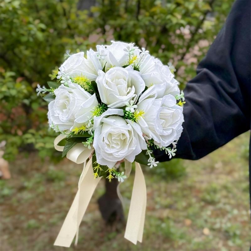 Brautstrauß Handgefertigt Hochzeitsdekoration Blumenkombination Rosenstrauß für eine elegante Jubiläumsfeier