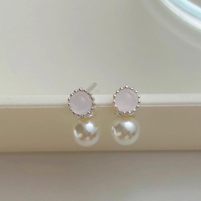 Elegant Pearl Stud Earrings for Women - Simple, Versatile & Trendy Design