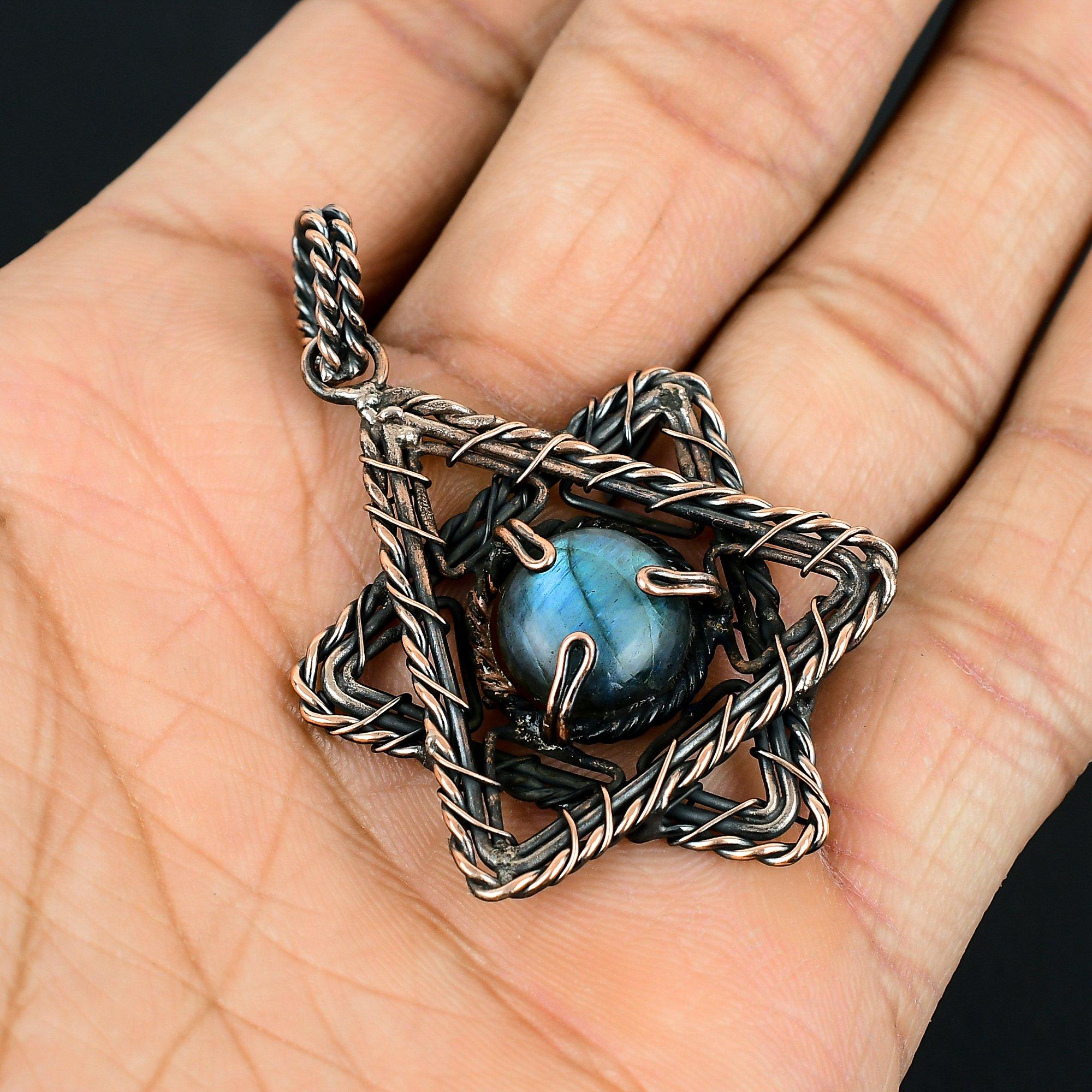 

Лабрадорит, драгоценный камень, кулон ручной работы из чистой медной проволоки, обернутый ювелирными изделиями на День Благодарения 2.36 inches синий