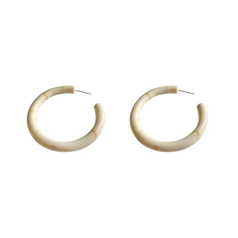 Elegante minimalistische C-förmige Ohrringe aus silbernem Harz: Vintage-inspirierte, vielseitige High-End-Stecker für Damen
