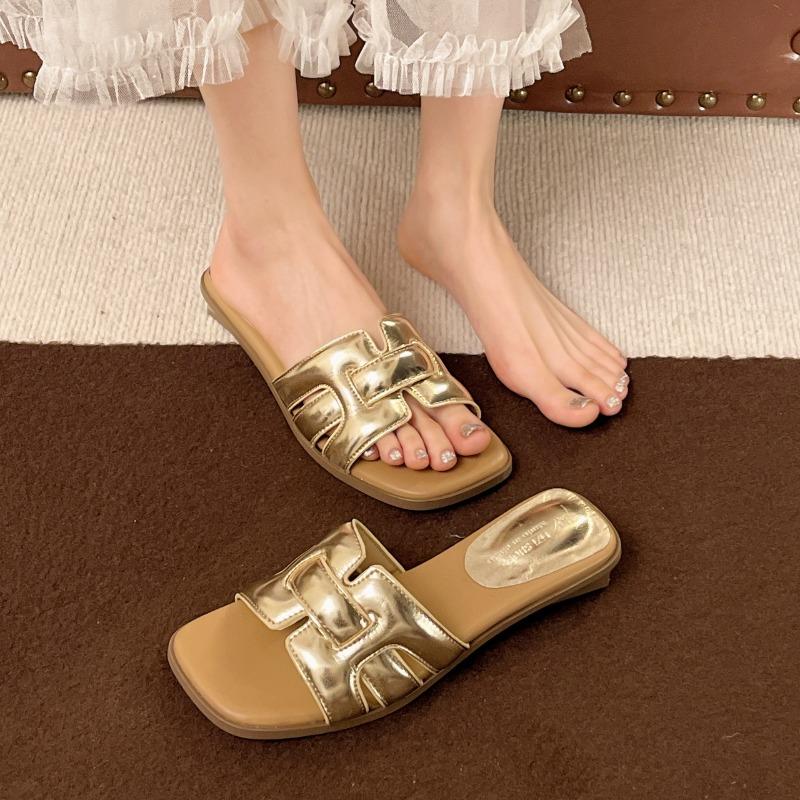 Open-toed slippers women's summer new square heel middle heel outer wear fashionable and simple casual cool slippers beach one-word drag