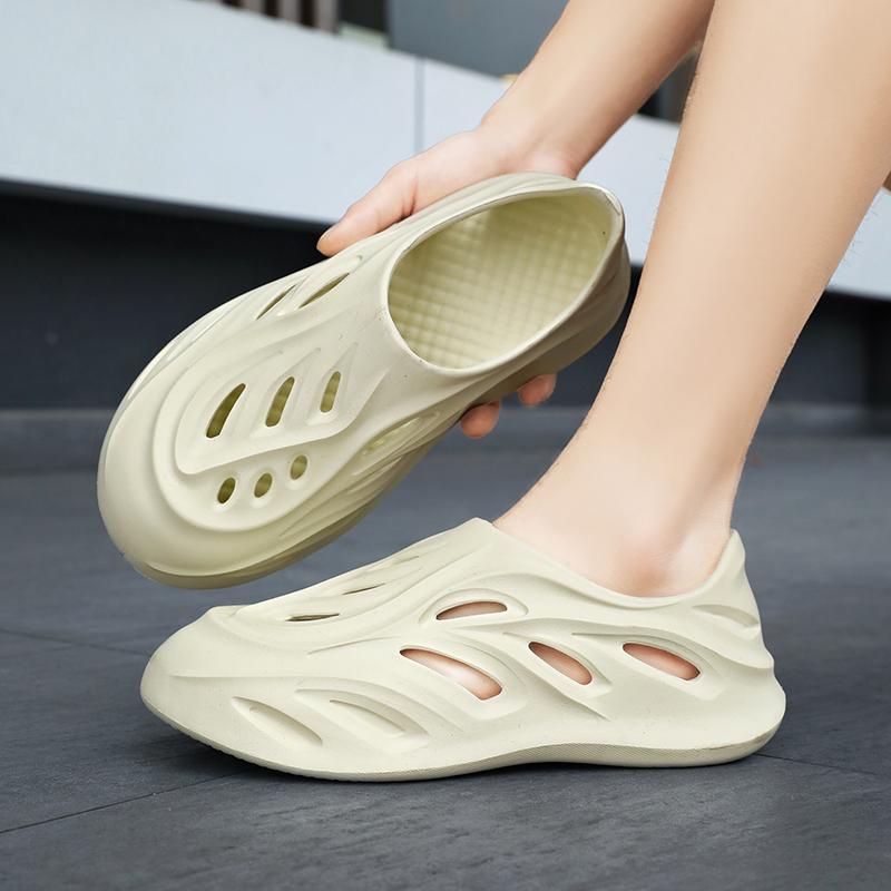 Hole Shoes Men Wear Beach Sandals In Summer with Soft Soles and Non-slip 2025 New Lightweight Bag Head Cool Slippers Men