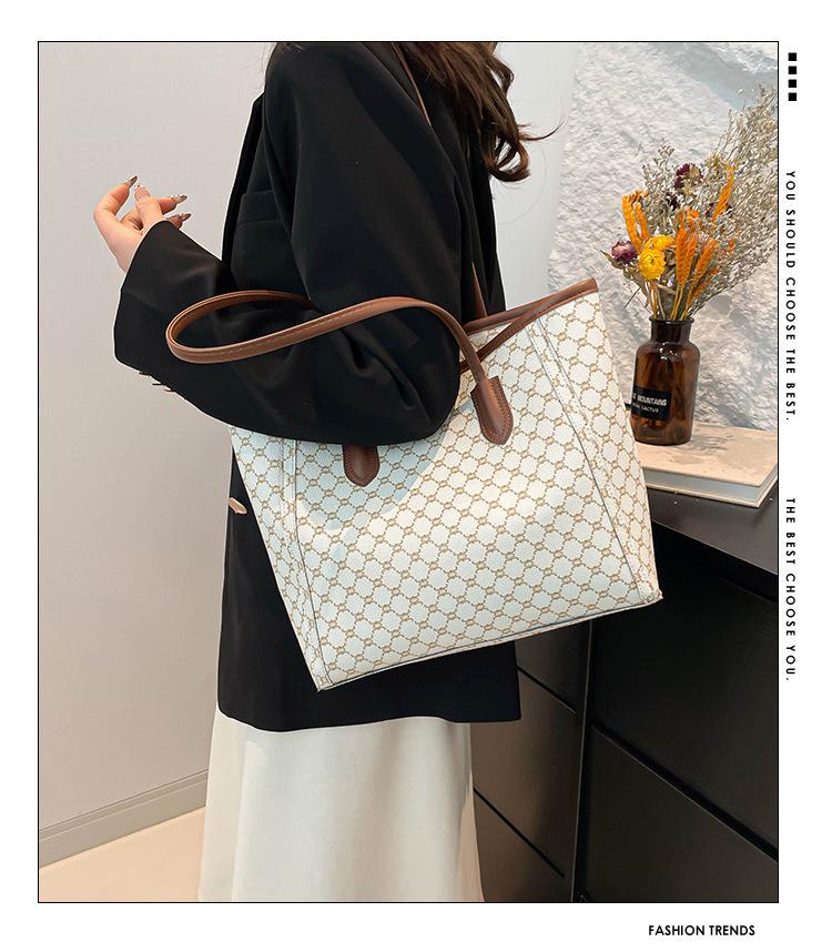 Wszechstronna torba tote o dużej pojemności: Moda Jesień/Zima 2025 dla Studentów i Dojeżdżających do Pracy