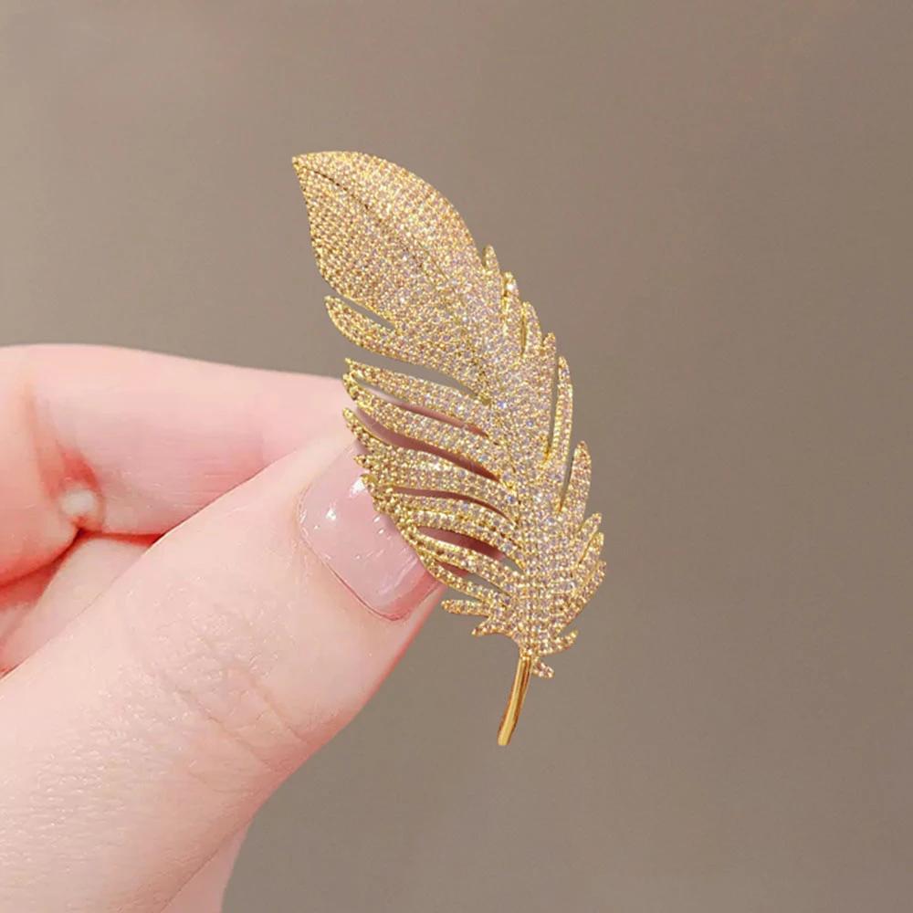 Colorful Crystal Rhinestones Peacock Brooch Pins for Women Men Bird Animal Party Brooch Pins Gift