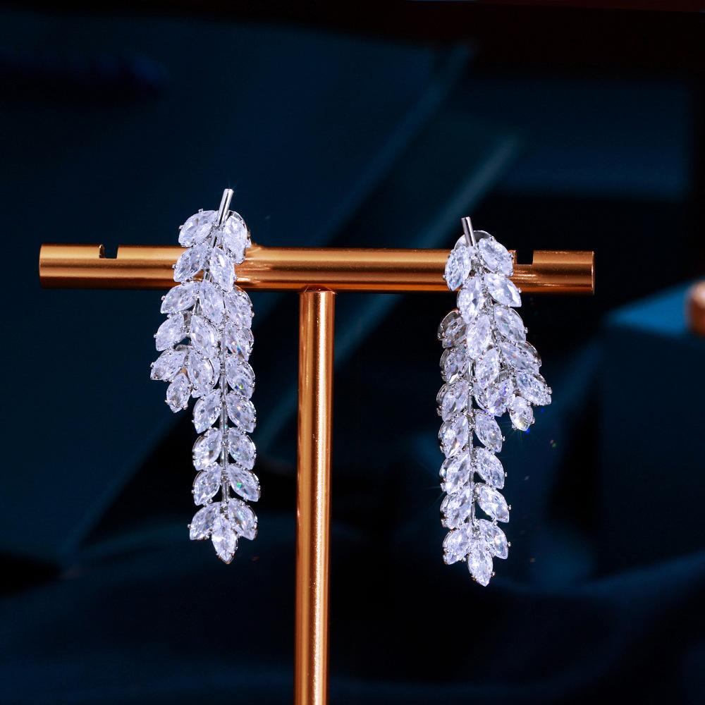 

Легкая роскошь, ручная работа, листья умные и свежие, ношение супер-фееричных серег до и после, дизайнерские циркониевые серьги высокого класса.