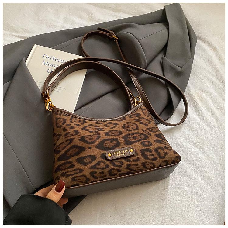 

2025 autumn new niche soft leather big bag women s trend high value fashion shoulder bag commuter tote bag