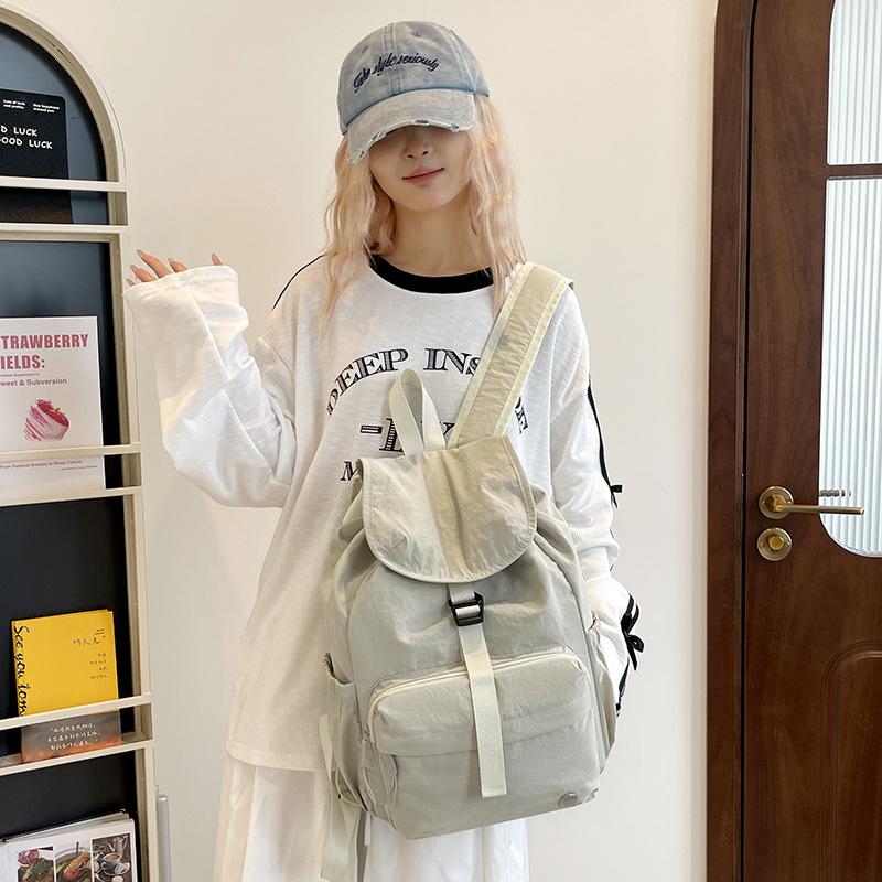 Schoolbag large-capacity bag women's high-value travel backpack Japanese simple, lightweight, casual and fashionable nylon backpack women