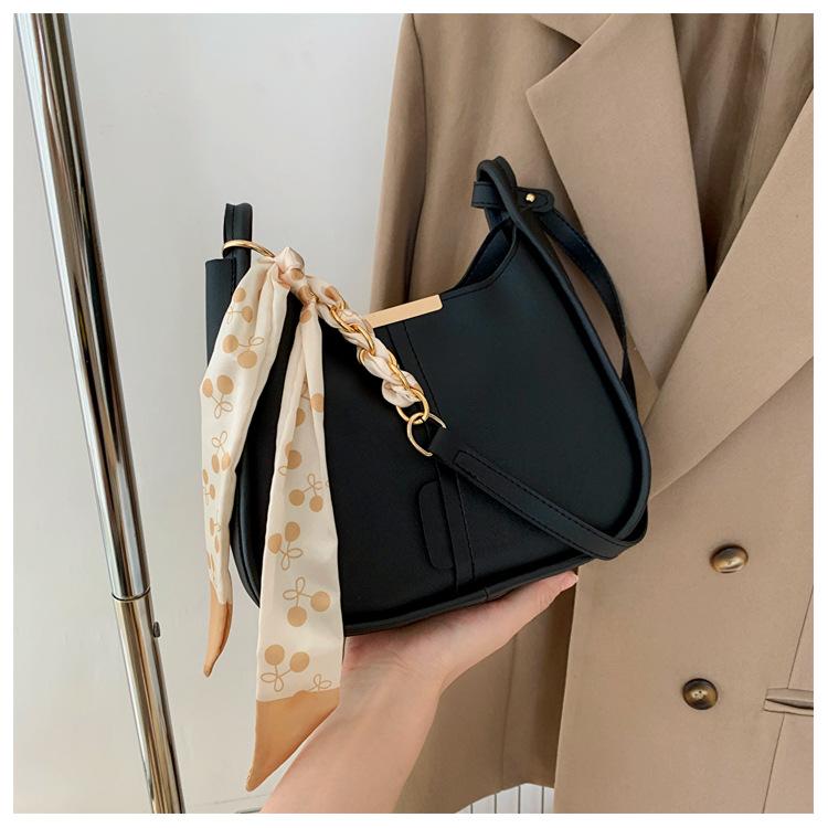 

Large capacity fashion women s bag new simple hand shoulder bag autumn solid color crossbody texture bucket bag чорний