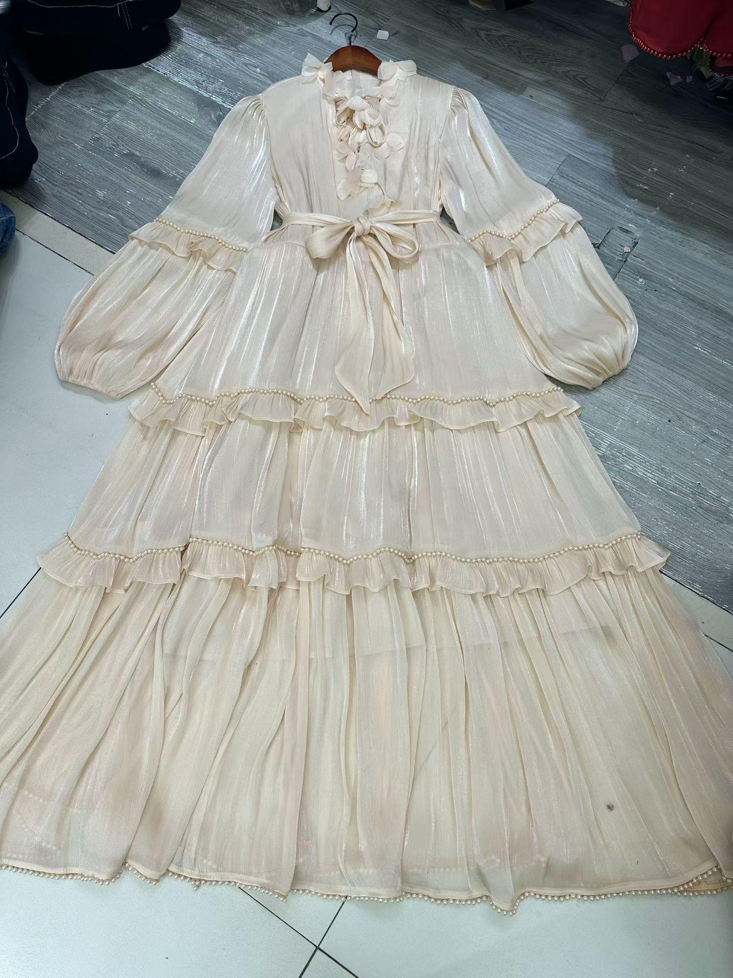 

Elegant Retro Dress with Lantern Sleeves and Ruffled Waist Medium грязно-белый