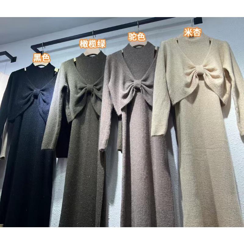 

Костюм Женский Зимний Новый Полуприлегающий Платье-жилет с бантом внизу Вязаный Свитер Комплект из двух предметов One size чёрный