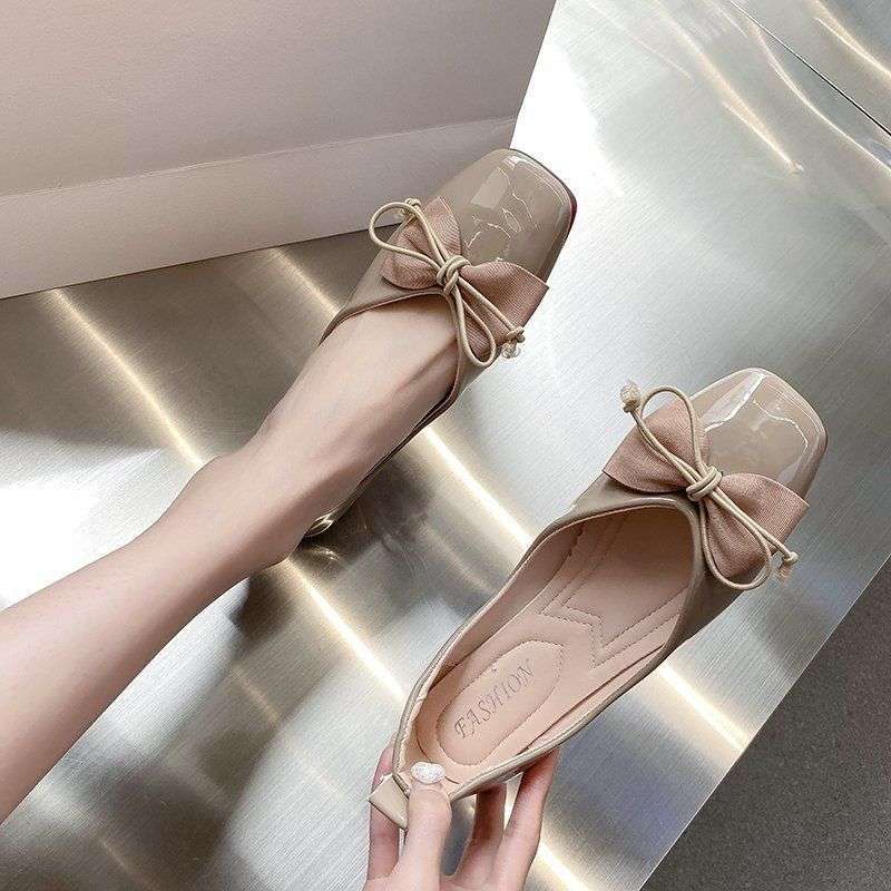 Red single shoes women's spring 2025 new late evening breeze gentle shoes square head beanie shoes flat one pedal ladyshoes