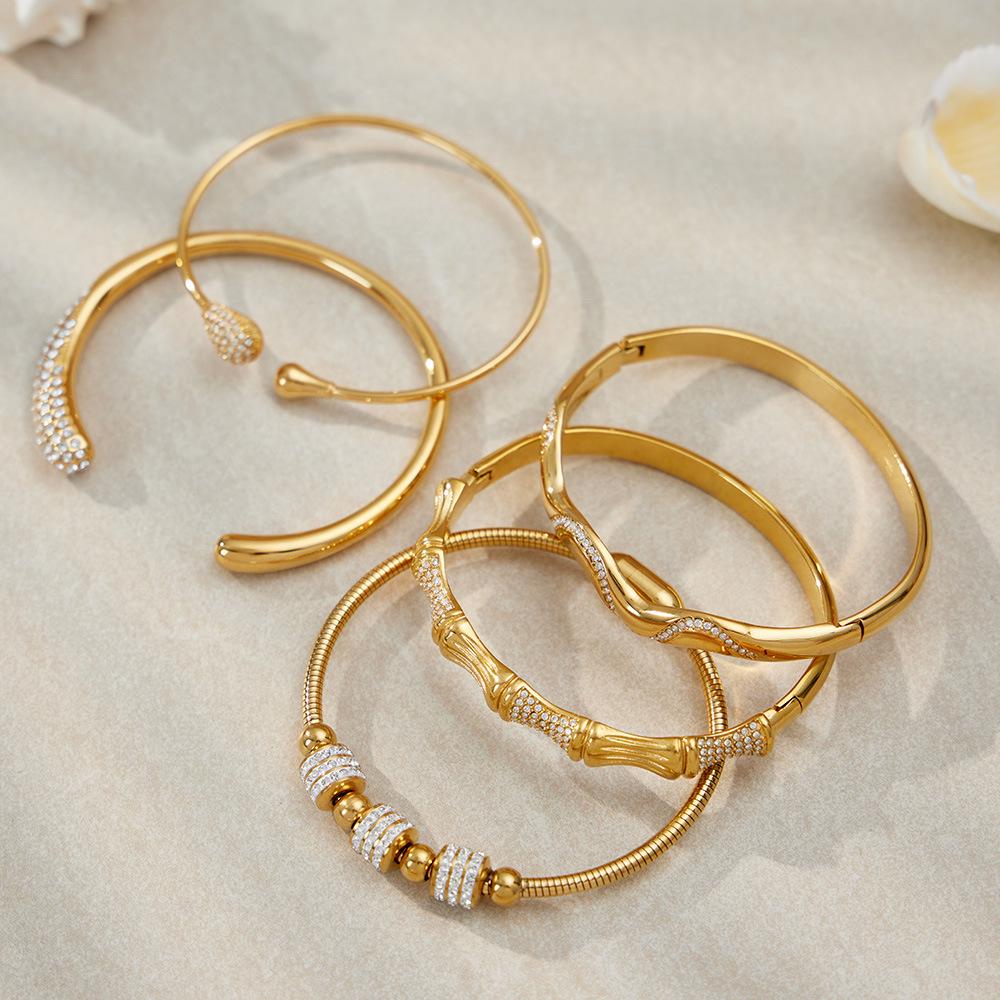 18K Goldbeschichteter Edelstahl Zirkon Geometrisches Offenes Armreif-Set