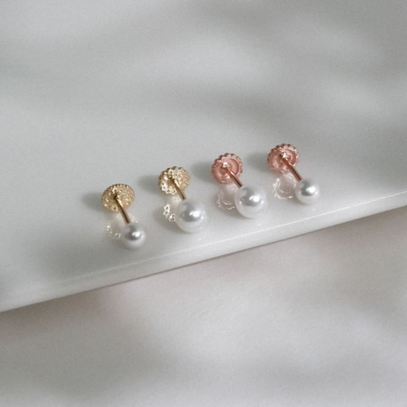 JEWNEL 14K Milk Pearl Labret Piercing (2 sizes)