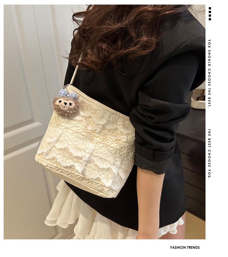 Premium Sense Large Capacity Tote Bag Women 2025 New Fashion Cute Lace Underarm Bag Commuter Versatile Shoulder Bag