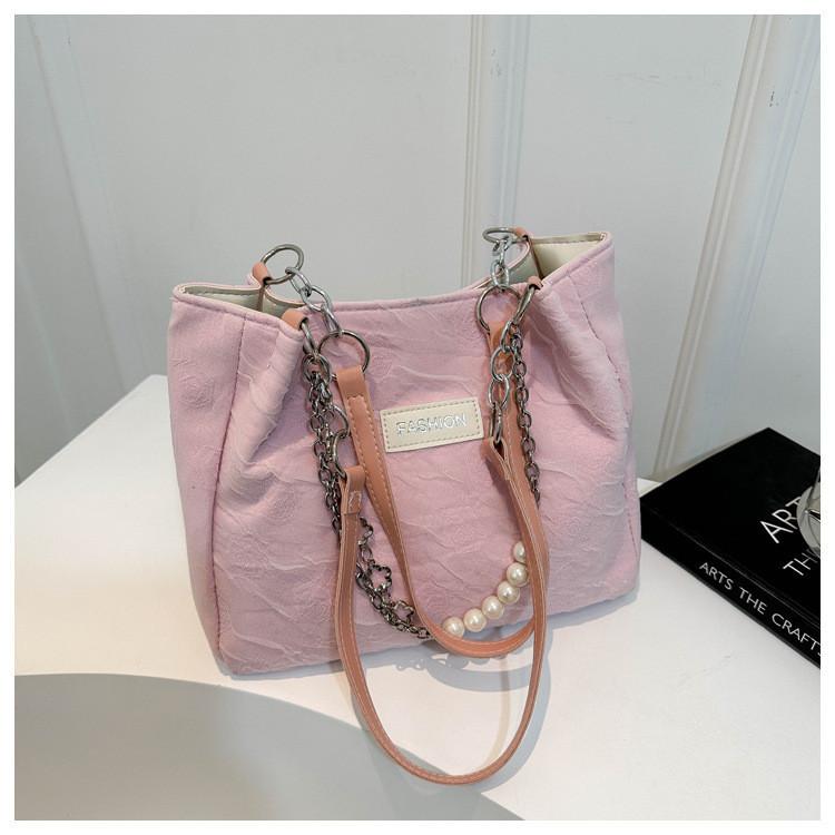 New Large Capacity Textured Pleated Bag 2024 Street Fashion Nylon Tote Bag With Chain Shoulder Strap розовый