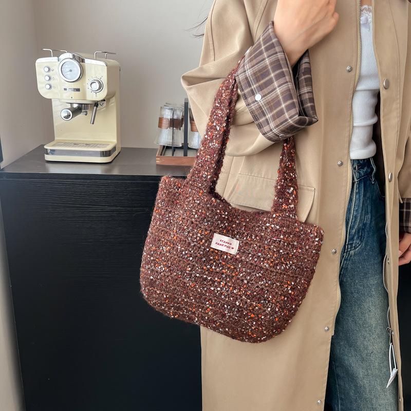 

осень-зима 2025 корейская мода вязаная сумка на плечо большая вместимость цветная шерстяная сумка сумка подмышку женская ручная вязаная сумка 31*1*26