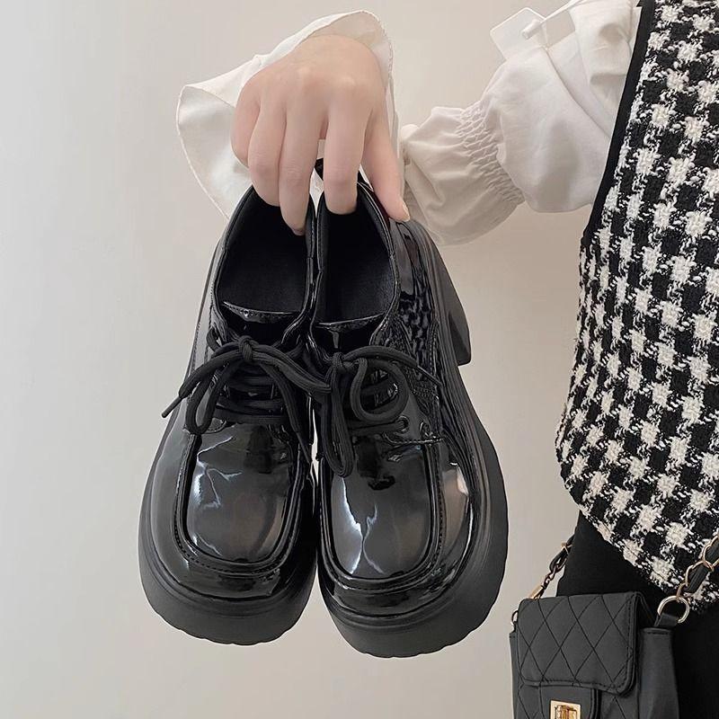 Sweet and cool retro Mary Jane shoes women's French niche design sense small leather shoes thick heel high heels 2025 spring and summer new models