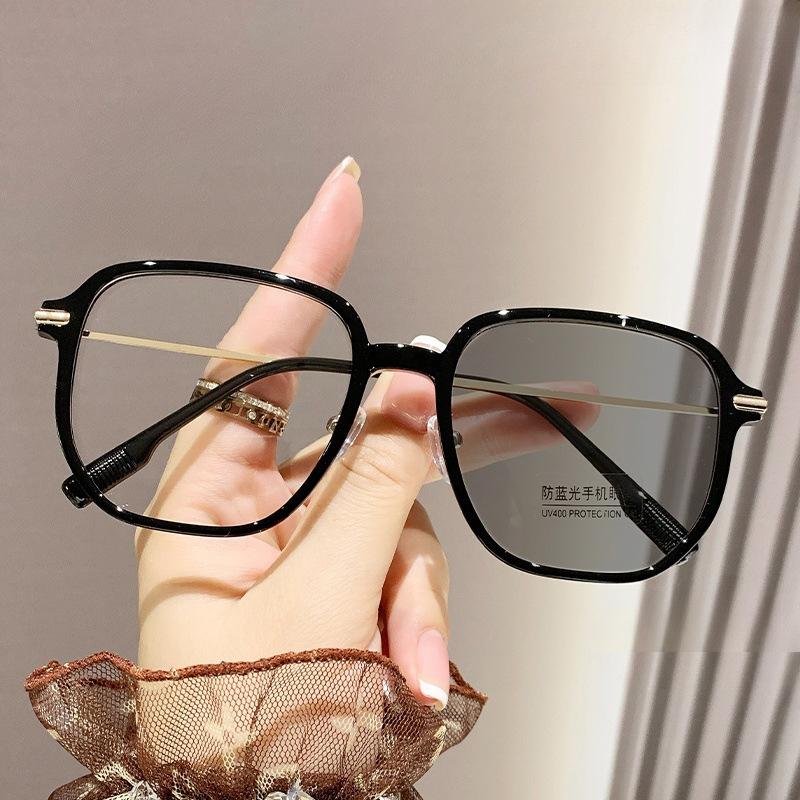 Photochromic Anti-blue Light Flat Mirror for Women In Large Frame, Versatile, Slimming, Plain-faced Student Style Myopia Glasses for Men, Finished