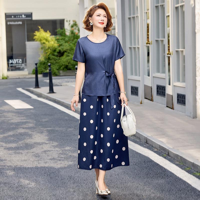 

Plus-Size Floral Two-Piece Set: Summer Top & Skirt for Middle-Aged Women 5XL темно-синього кольору