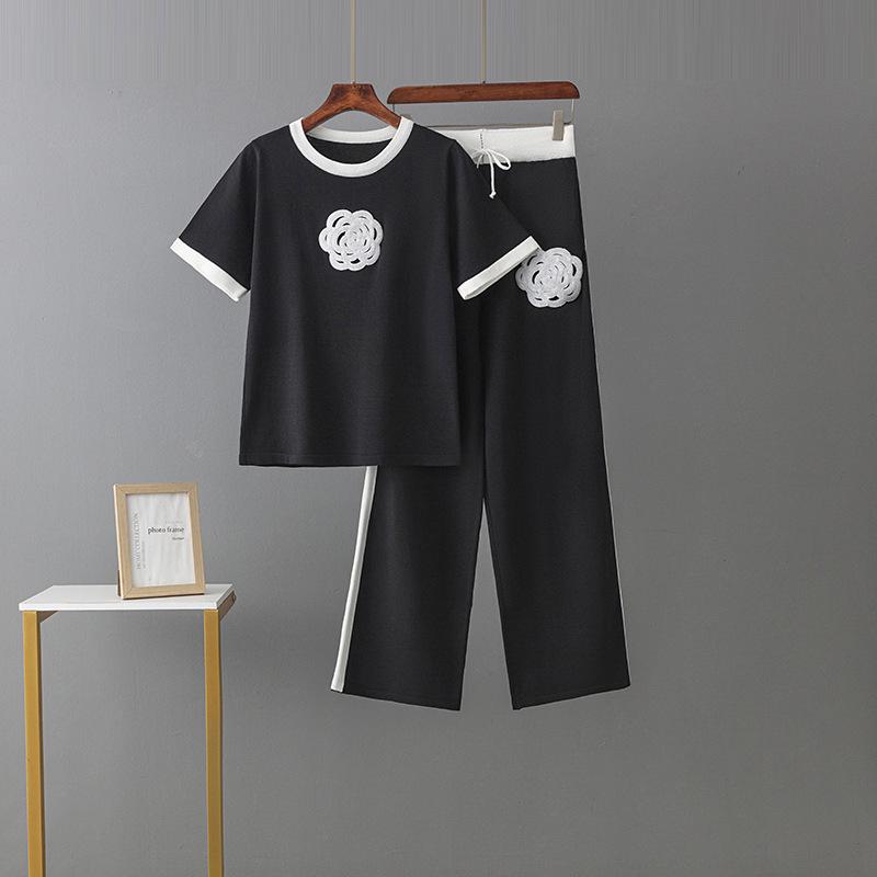 

Летний вязаный комплект с вышивкой: топ с коротким рукавом и брюки One Size чёрный