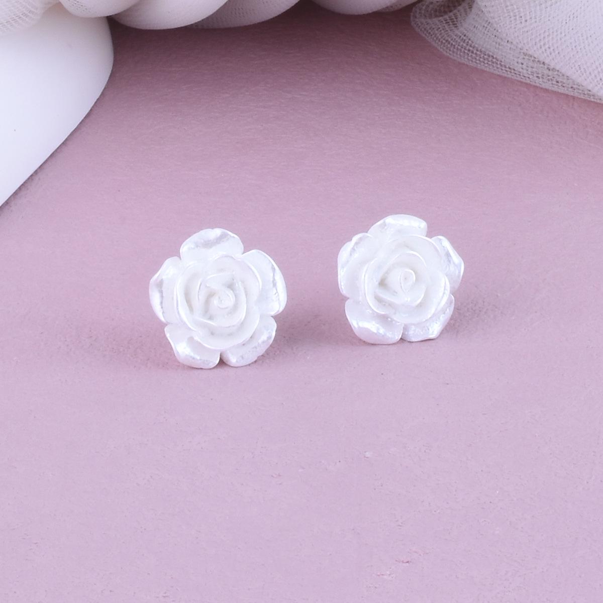 Suibian 2024 Rose Flower Stud Earrings - Elegant, Versatile, High-End Jewelry for a Fashionable and Simple Look.