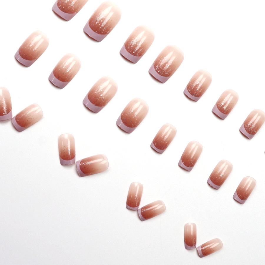 24-teiliges Set: Einfache französische Gradient-Kurz-Aufhellungs-Fingernägel mit abnehmbaren Aufklebern