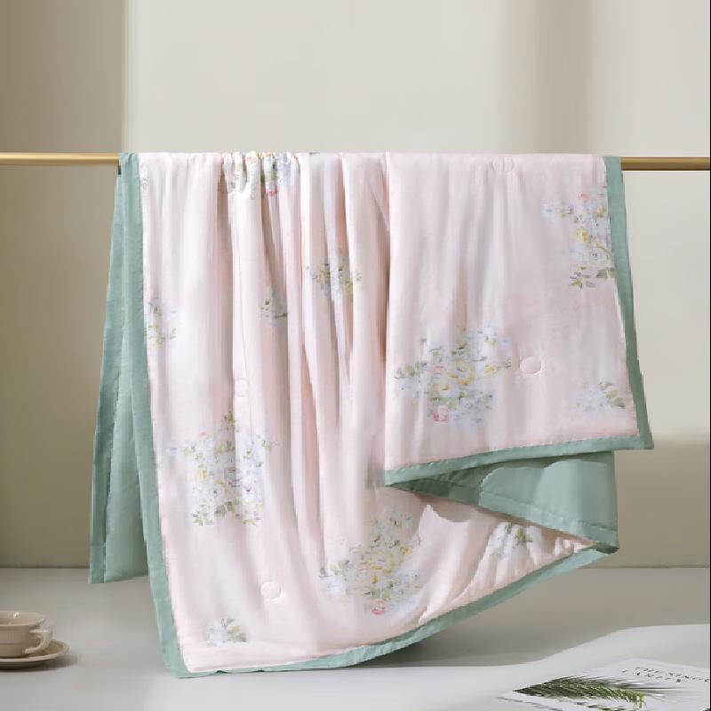 

Mercury Home Textiles Endless Summer Lightweight Quilt