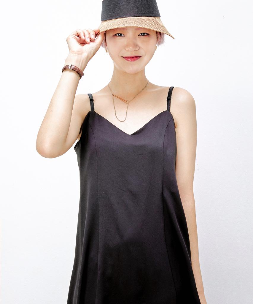 Dopeun Silky Flow Adjustable Strap Slip Long Dress [Black]