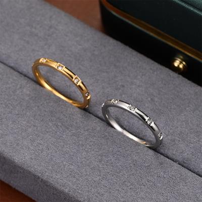 A 1pc Stylish, Stylish, Versatile and Simple Titanium Steel Ring with Synthetic Zircon Design