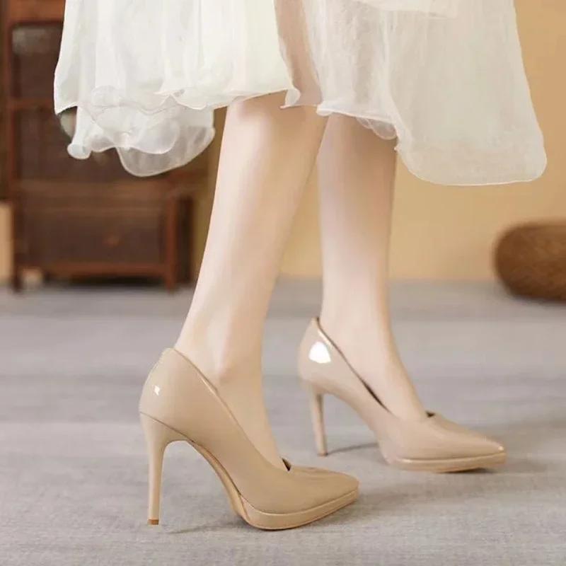 2025 Höst Nya Fina Höga Klackar Enkla Skor för Dammode Spetsiga Grunda Mun Temperament Höga Klackar