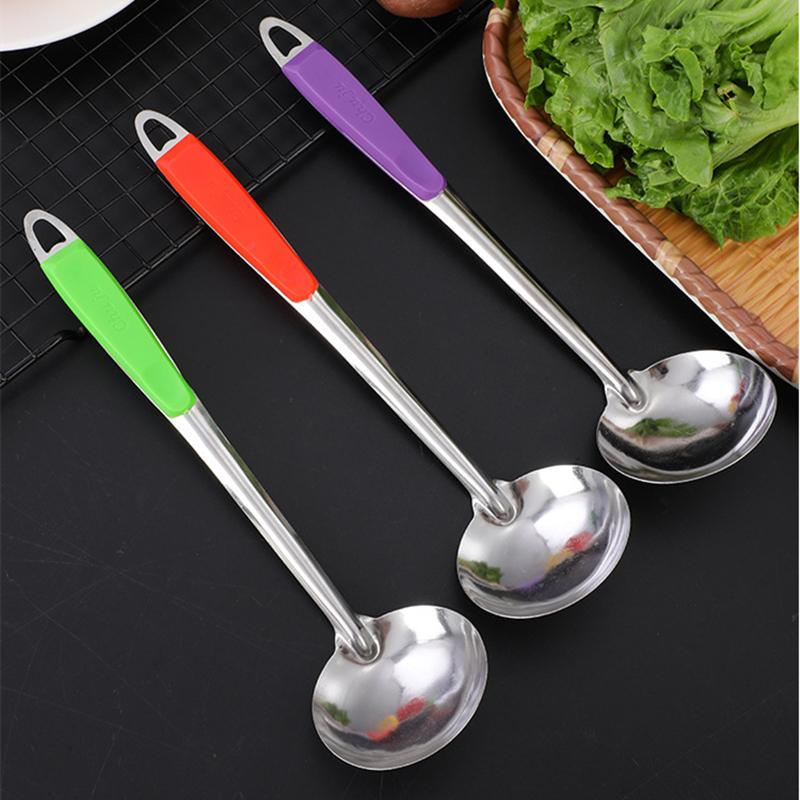 Kjøkkensil Rustfritt Stål Skje Matlaging Dørslag med Plast Anti-skåldingshåndtak Varmgrytesleiv Hengehull Kokeutstyr