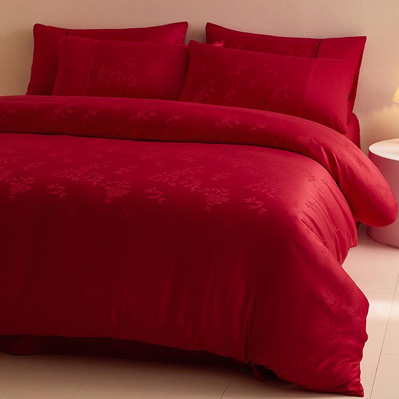 Rotes chinesisches Hochzeitsbettwäsche-Set: Braut-Bettbezug, Spannbettlaken und Happy Quilt für die Aussteuer