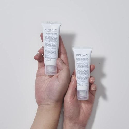 Get a great deal with this set of two Hands AP.P (Hands A Professional Protection) hand creams. Fragrance-free, highly moisturizing for dry skin, non-