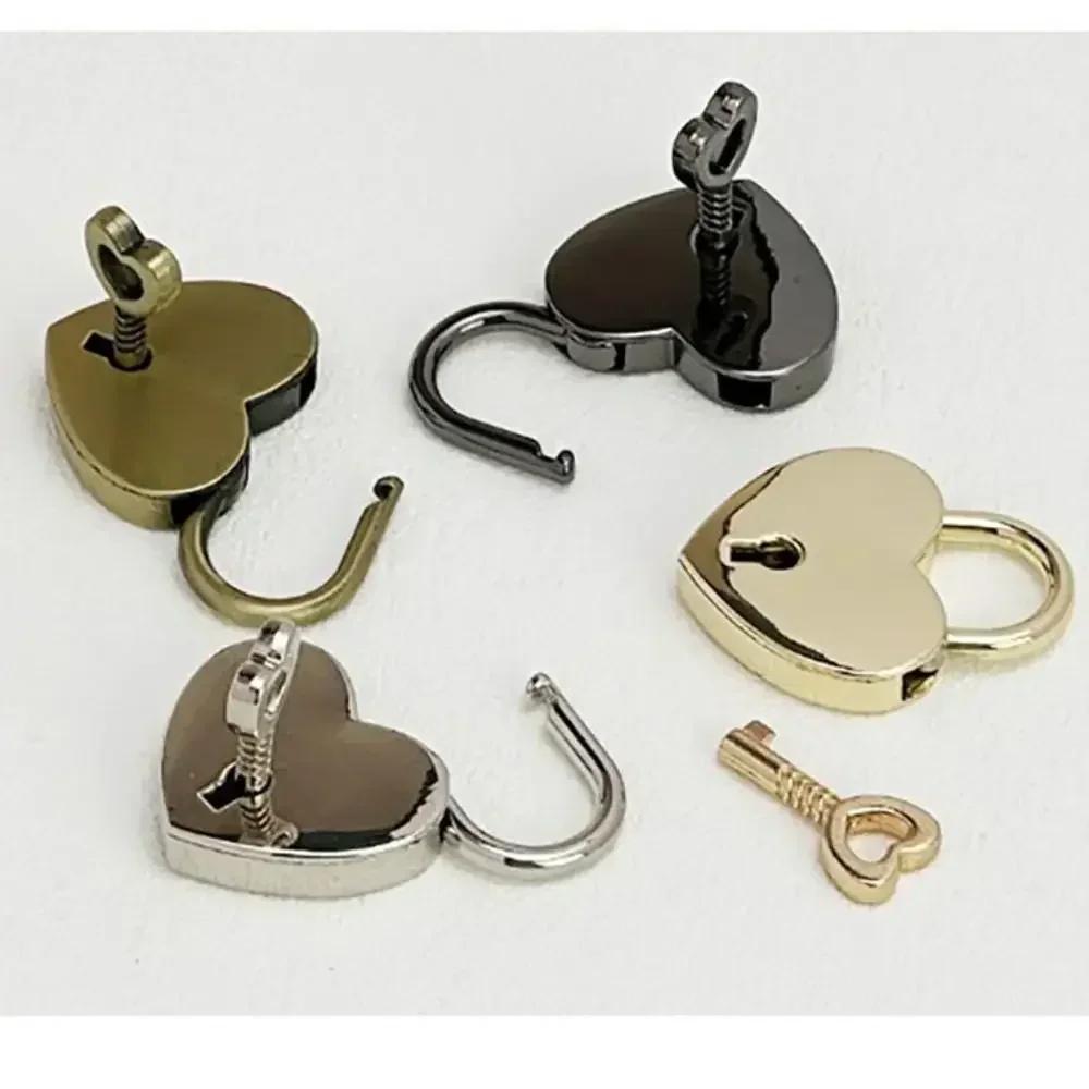 1Pc New Heart Shape Padlock With Key Antique Style Mini Padlocks for Jewelry Box Vintage Key Lock Diary Book Suitcase Padlock