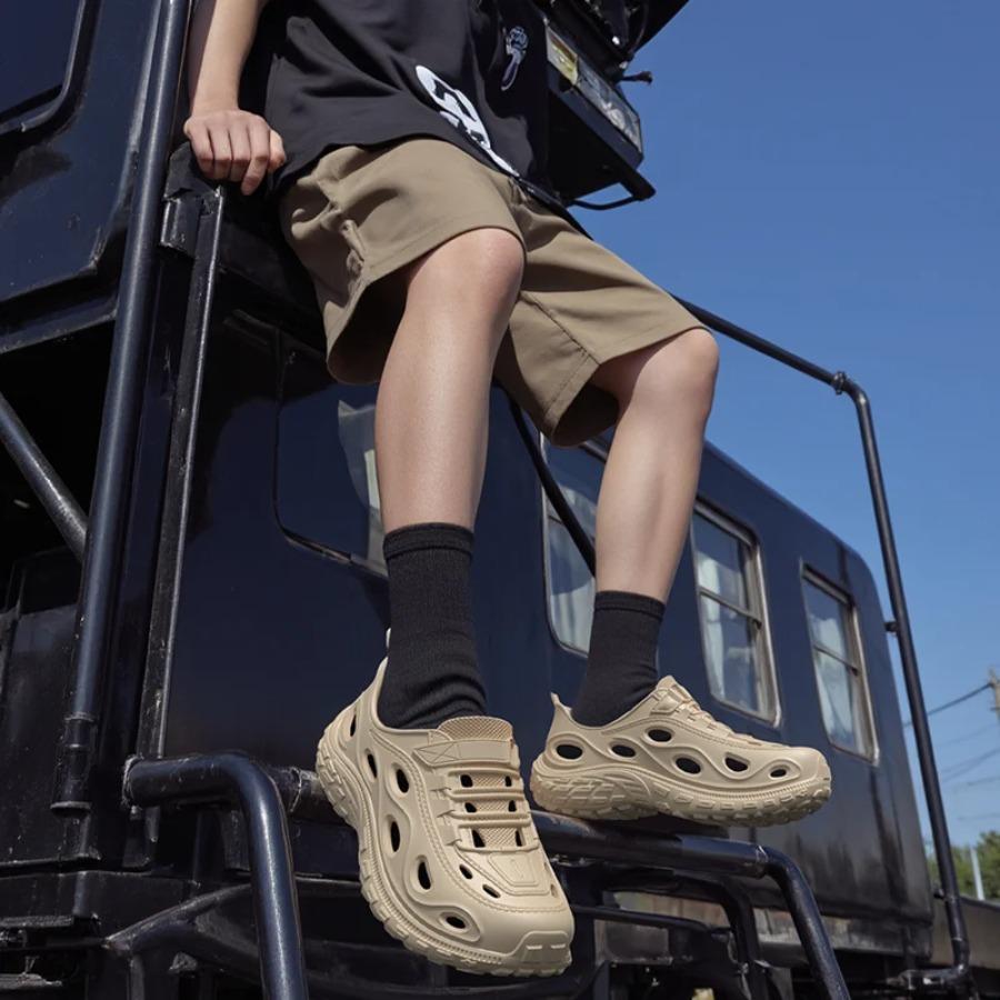 2025 New Summer Men's Super Light Sandals Waterproof Sneakers Slip On EVA Thick Sole Slides Fishing Driving Outdoor Flat Shoes