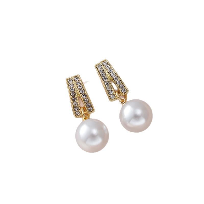 Pearl pendant earrings, Korean Dongdaemun temperament full of diamond stud earrings, Hong Kong style design ear jewelry