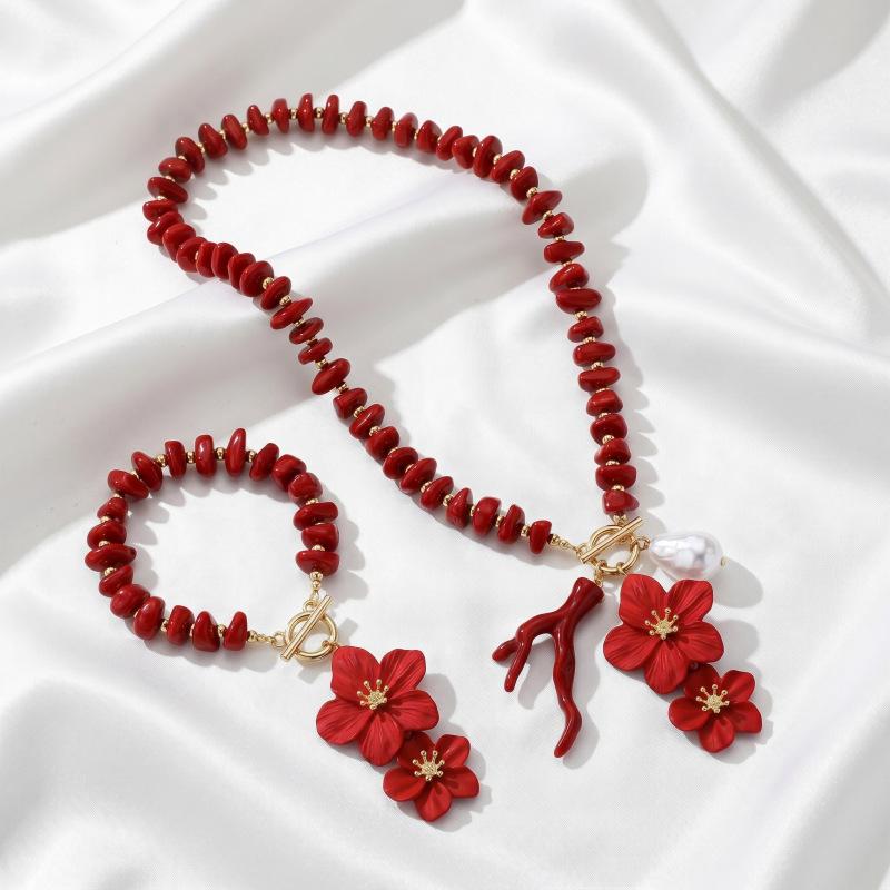 European and American Niche High-end Flower Necklace Female Irregular Beaded Water Drop Pearl OT Buckle Neck Chain Necklace