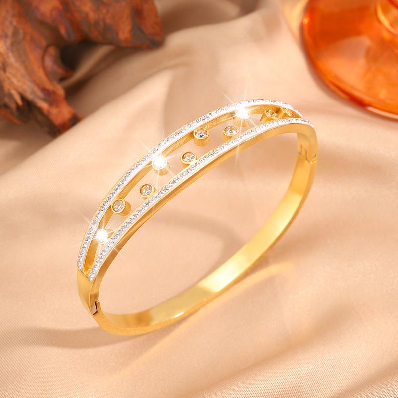 High-end Stainless Steel Fashionable Women's New Titanium Steel Diamond-encrusted Hollow Versatile Non-fading Jewelry
