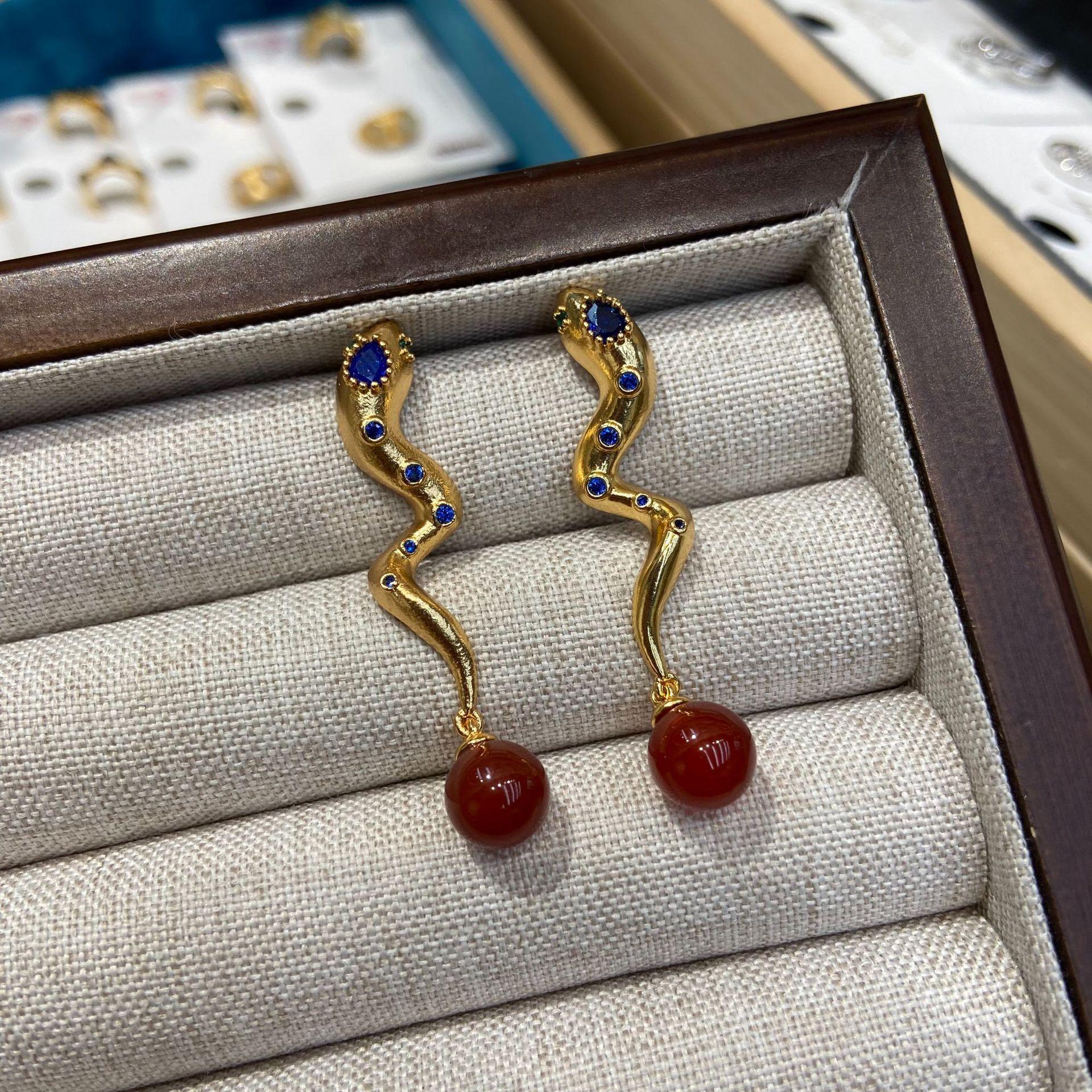 

2026 Heavy Industry Zodiac Snake Earrings Earrings Air Support Light Luxury Temperament Women